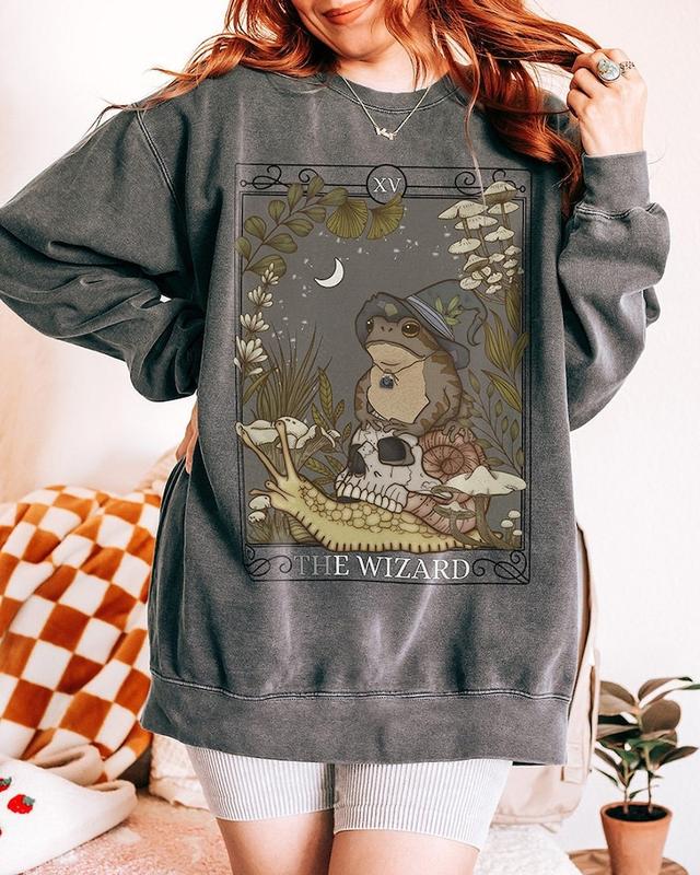 The Wizard Tarot Card  Sweatshirt, Witchy Frog Shirt, Trendy Goblincore Clothing, Cottagecore Mushroom Tee, Tarot Lover Hoodie and Sweater; T-shirt Cotton Womenswear