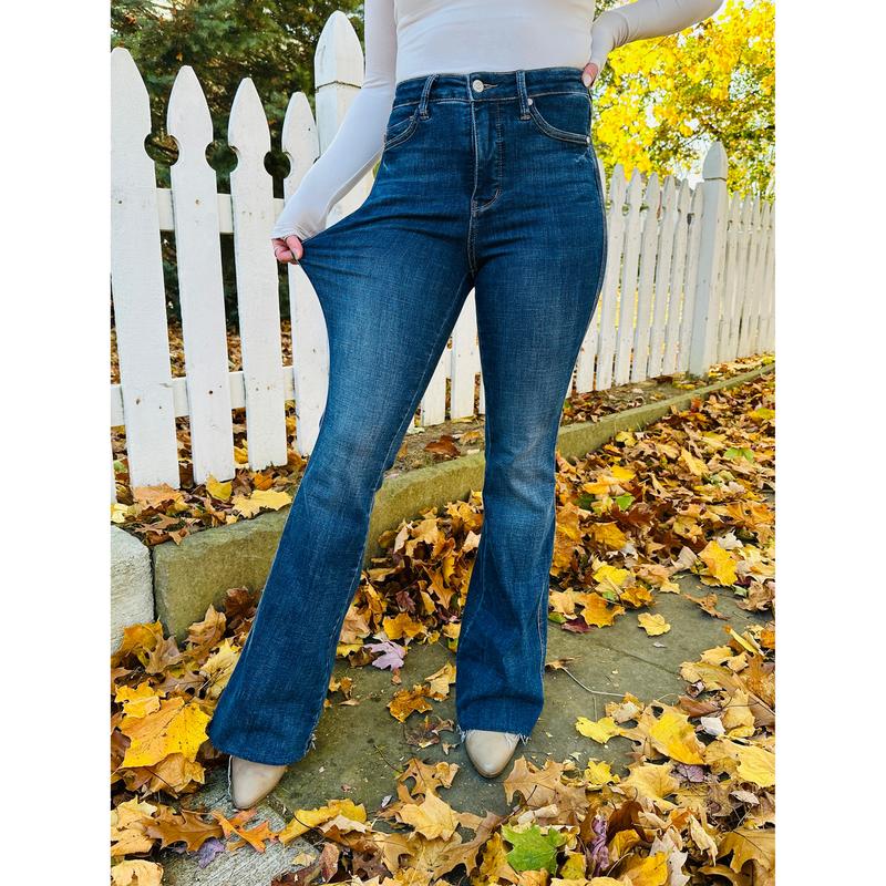 Judy Blue Trifecta Flare Tummy Control Butt Lifting Flare Jeans in Reg Curvy