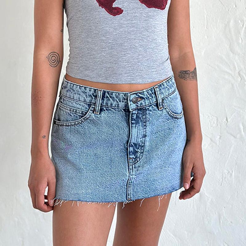 Women's Denim Mini Skirts Low Waist Raw Hem Casual Fashion Jean Skirts for Summer