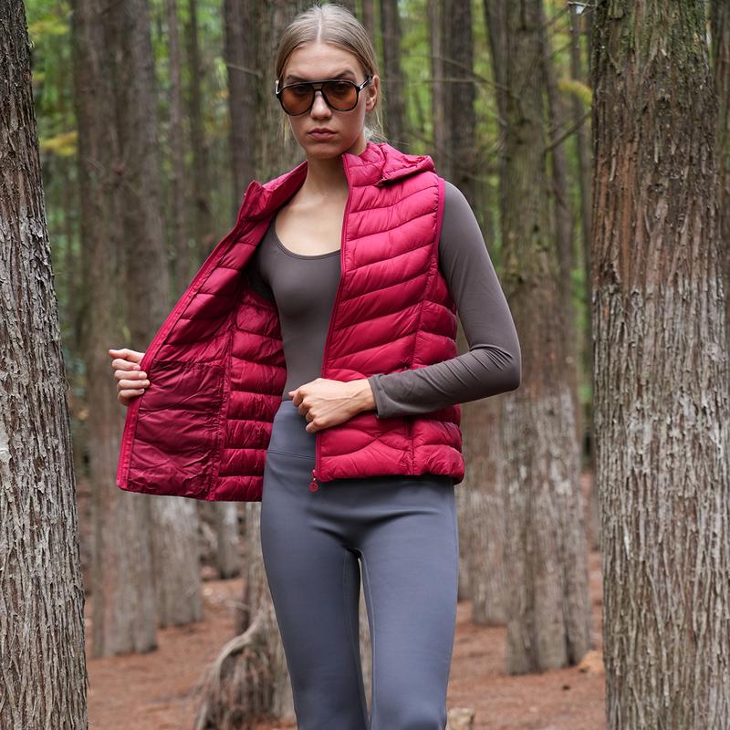 Women's 2024 padded vest sleeveless zipper quilted coat with hat standing collar vest jacket with pockets